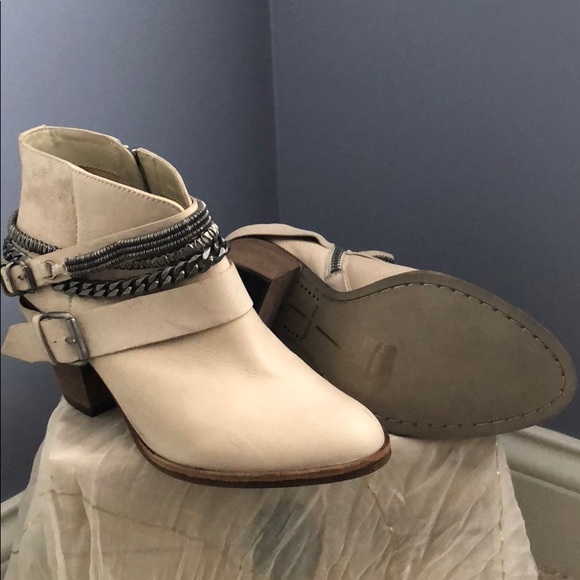 Dolce vita chain bootie - Picture 4 of 5